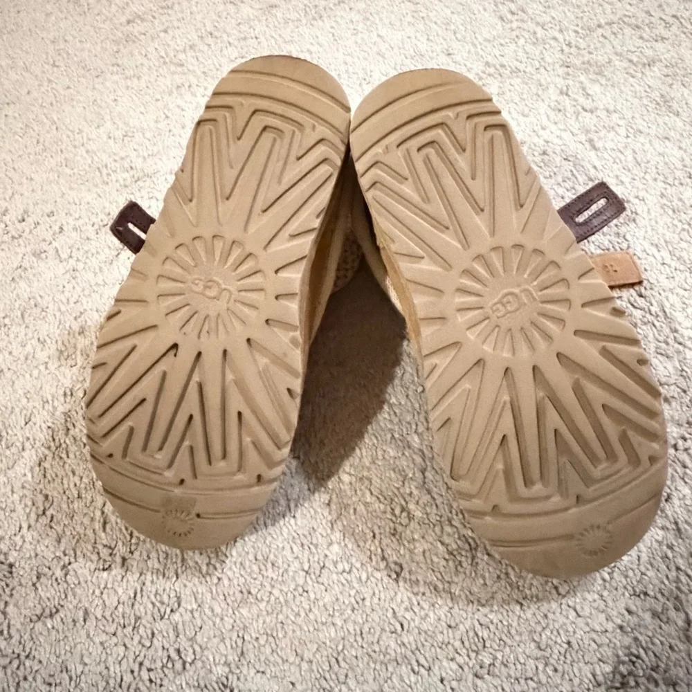 UGG Shaina Size 6 - Picture 2 of 16
